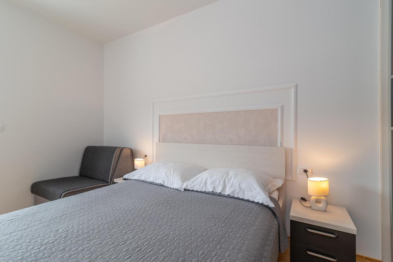Apartman Lorena Trogir Exterior photo